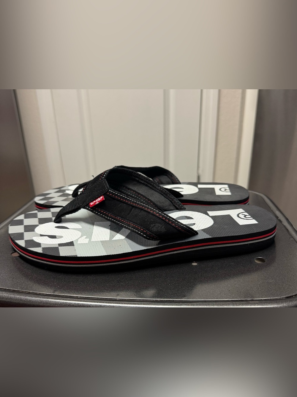 Levi’s Etna Flip Flop Sandals Men’s US 10 Black Gray White Checkerboard